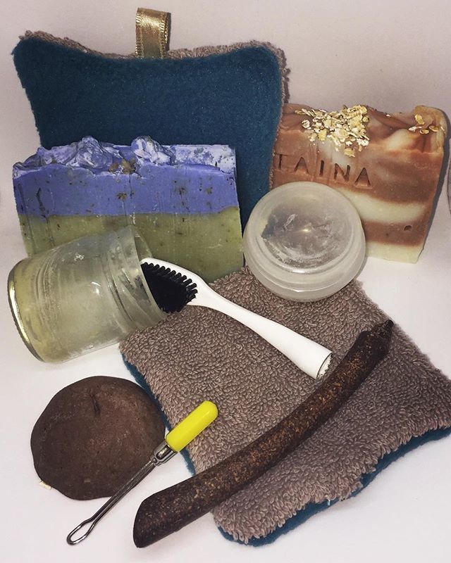 vracparis's tweet photo. Quelques conseils pour une salle de bain zéro déchet !
.
👉 A lire sur le blog : https://t.co/1GwFGlDduA
.
#zerodechet #zerowaste #salledebain #savon #saponificationafroid #cotonslavables #diy #handmade #oriculi #shampoingsolide https://t.co/YbjBvNXfV6 https://t.co/pYLR5wZ6FB