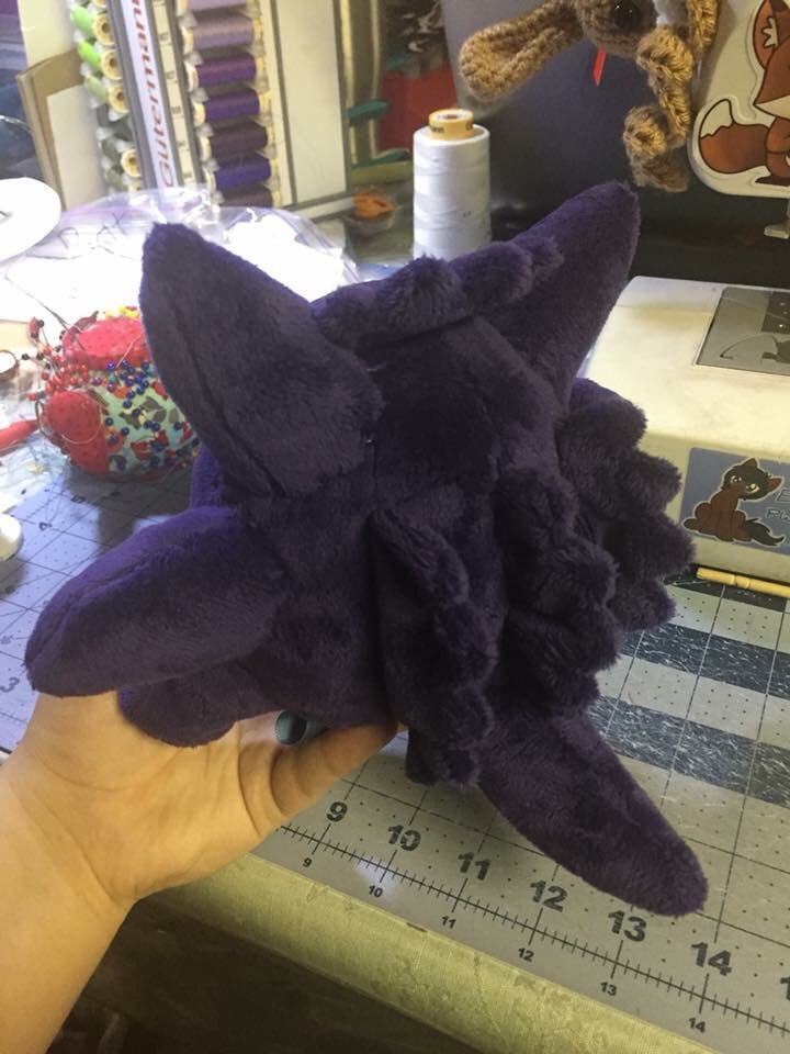 emberfallplush's tweet image. Gengar pokedoll for ConNooga :3 just a few more days! #gengar #gengarplush #gengarplushie #pokedoll #pokemon #pokémon #pokeplush #pokemonplush #pokemonplushie #pokemonplushies #plushies #finishedplushies #emberfall