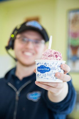 Pam_Prescott's tweet photo. What will make this the best summer for you? Kawartha Dairy is expected to open up shop in #Newmarket
#community #realestate #kawartha #icecream #BobCaygeon
https://t.co/5PhhWBKLhe https://t.co/CvMeWLUMg2