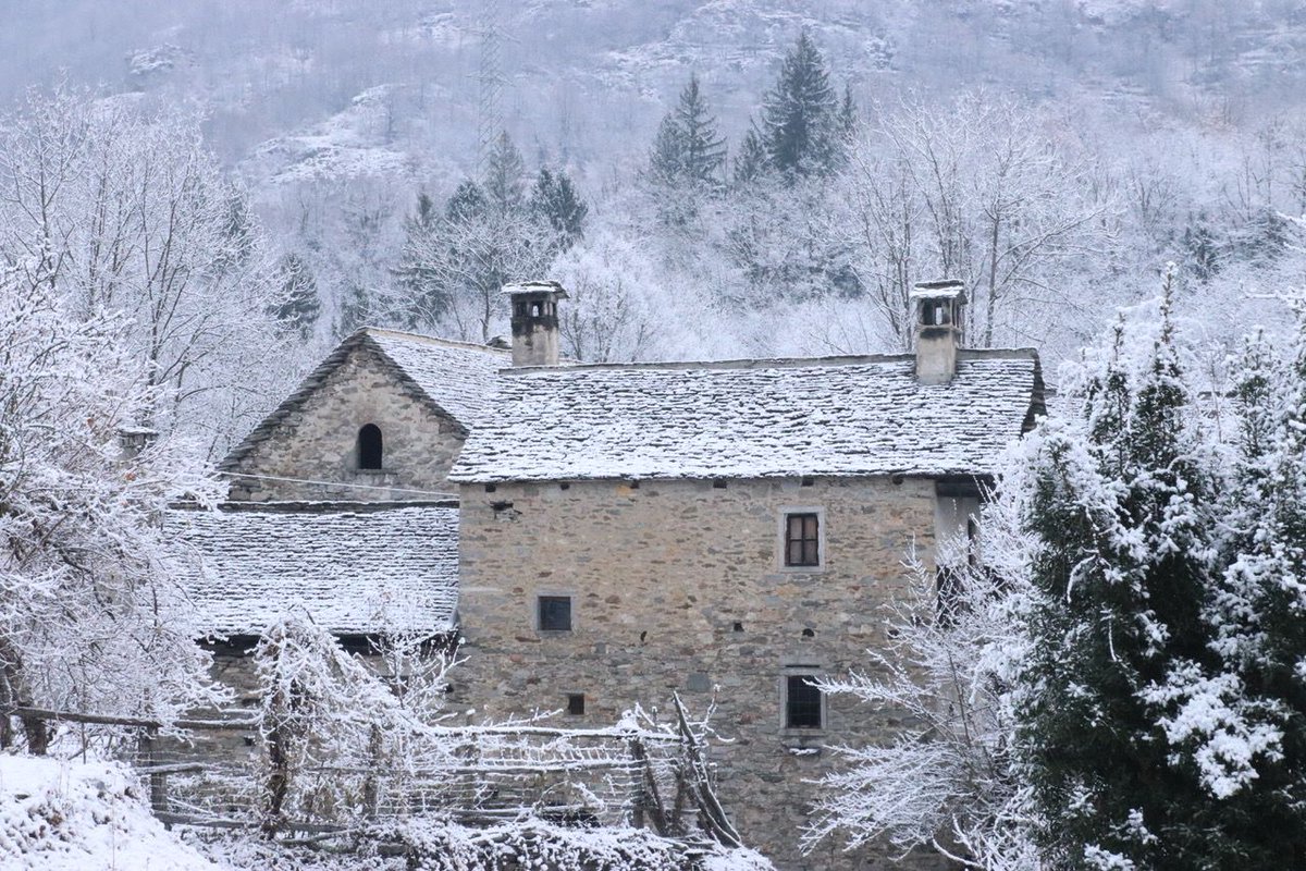yestermorrow's tweet photo. Snowy scenes from Italy! Join us there this summer for 
Art of Stone
.
.
.
#designbuild #masonry #restoration #stonework https://t.co/W1j3Pda6gy