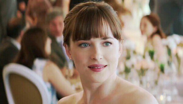 Love her wedding dress and makeup. Perfect. 😇😝