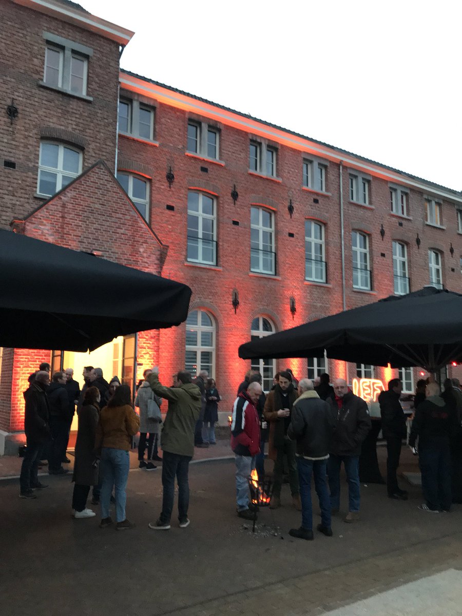 Opleveringsfeestje voor de nieuwe bewoners van de kloosterlofts op landgoed Eikenburg op de <a href="/TrudoEikenburg/">De Bossen</a> 
De lofts worden duurzaam gestookt door een pelletkachel en zijn ook aardgasvrij.