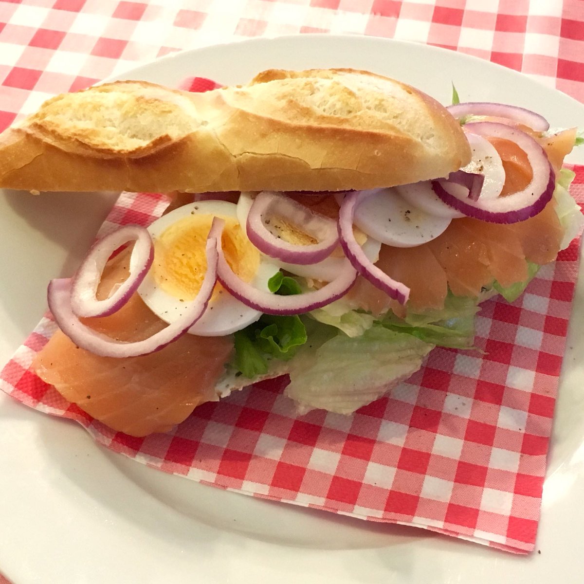 zunast's tweet photo. Komt u morgen ook een lekker broodje eten? https://t.co/09ajhyRd9h