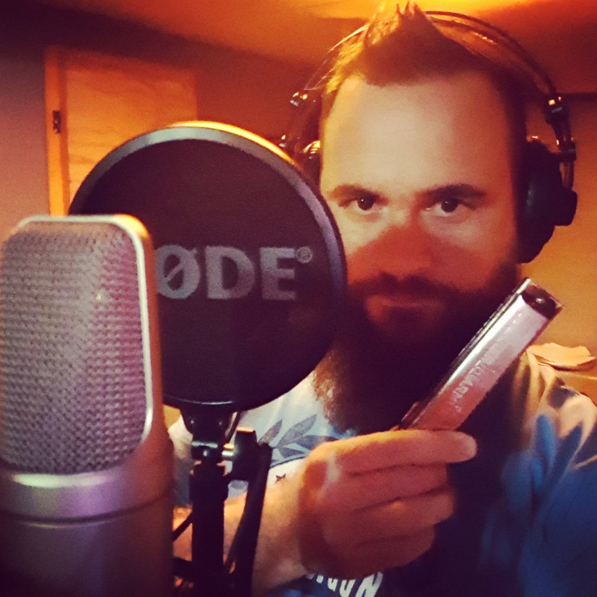 RoachyRockCoach's tweet photo. It's the last instrument I need to lay down other than my voice for the new EP. It is proving very challenging! #harmonica #studio #tracking #recording https://t.co/pqwLAI8XnA
