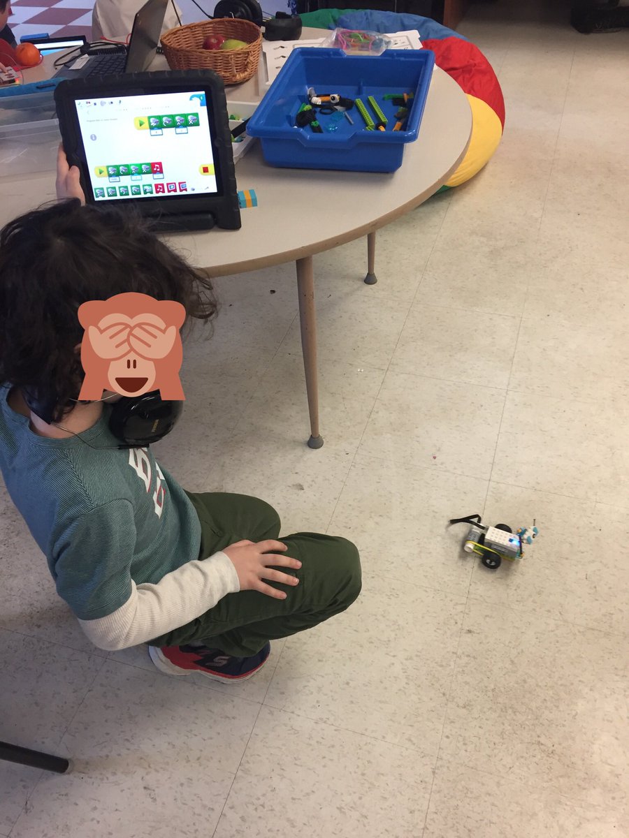 talvarezclass's tweet image. Ss perseveres on legowedo. He is so proud of being to build and code his robot! @McHughEduCentre #ocsbdl #beyondthehourofcode