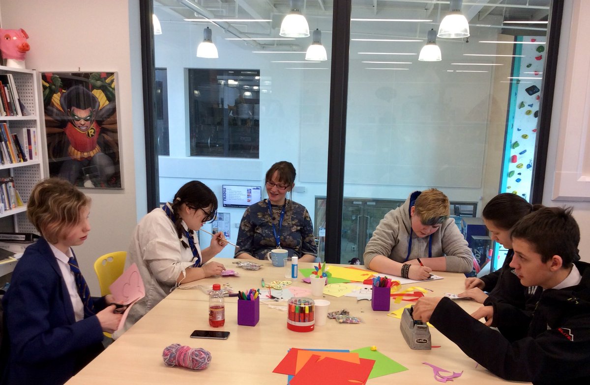 BrechinHighLib's tweet image. Spring is in the air! #CraftClub members creating cute decorations for our soon to be #FreshReads #SpringDisplay! 🐰🐣🌱 You can’t tell but Chloe &amp;amp; Shannon are as pretty as their butterflies. 🦋 Btw, loving the silver nail polish, Jasmine! 💅🏻 #BecauseBrechin #BrechinHighValues