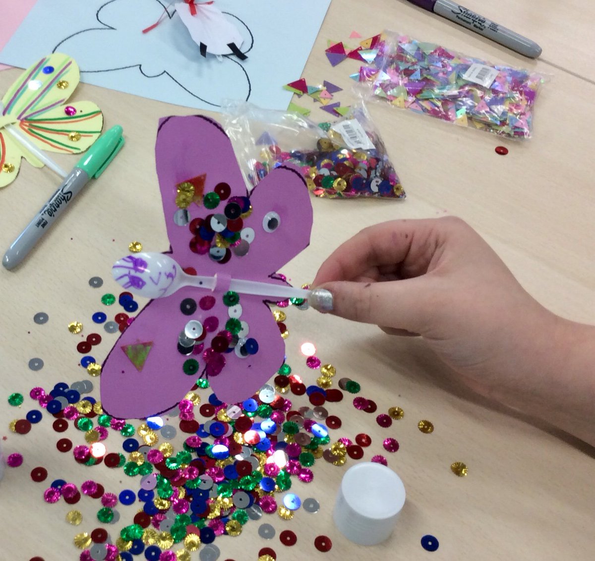 BrechinHighLib's tweet image. Spring is in the air! #CraftClub members creating cute decorations for our soon to be #FreshReads #SpringDisplay! 🐰🐣🌱 You can’t tell but Chloe &amp;amp; Shannon are as pretty as their butterflies. 🦋 Btw, loving the silver nail polish, Jasmine! 💅🏻 #BecauseBrechin #BrechinHighValues