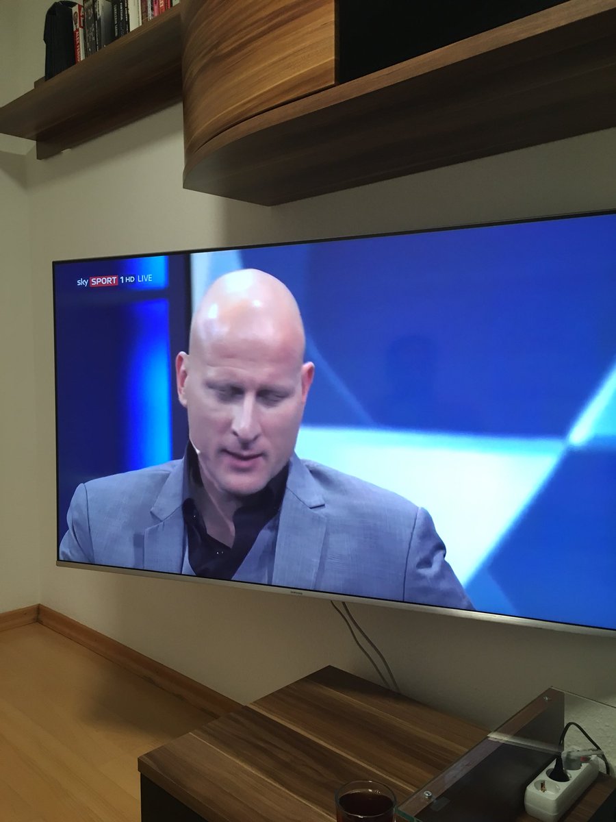 hamburgsefiri's tweet image. Kel kafasını 🤣 #jancker