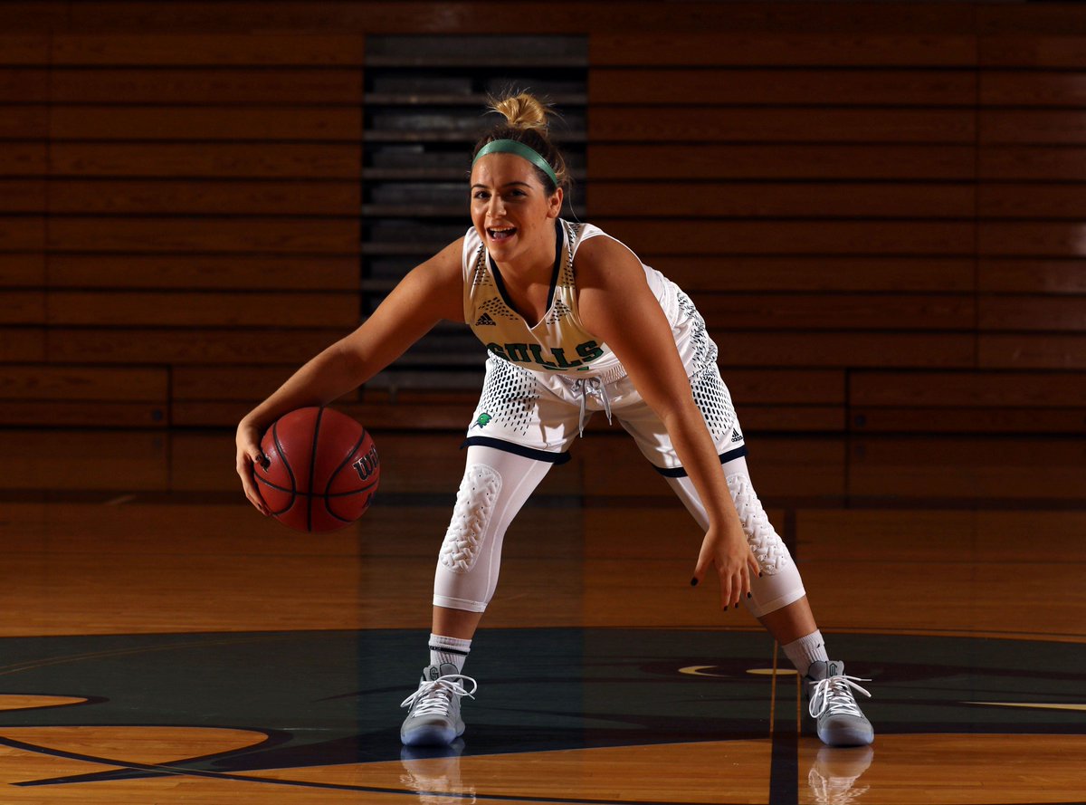 ECGulls's tweet photo. WBB: Congrats to @EndicottWBB student-athlete Gabriella Coppola on being named @CCC_Sports Player of the Week! 
https://t.co/XOOlxVo3n9 
#gogulls https://t.co/PEIiQmW7Tz