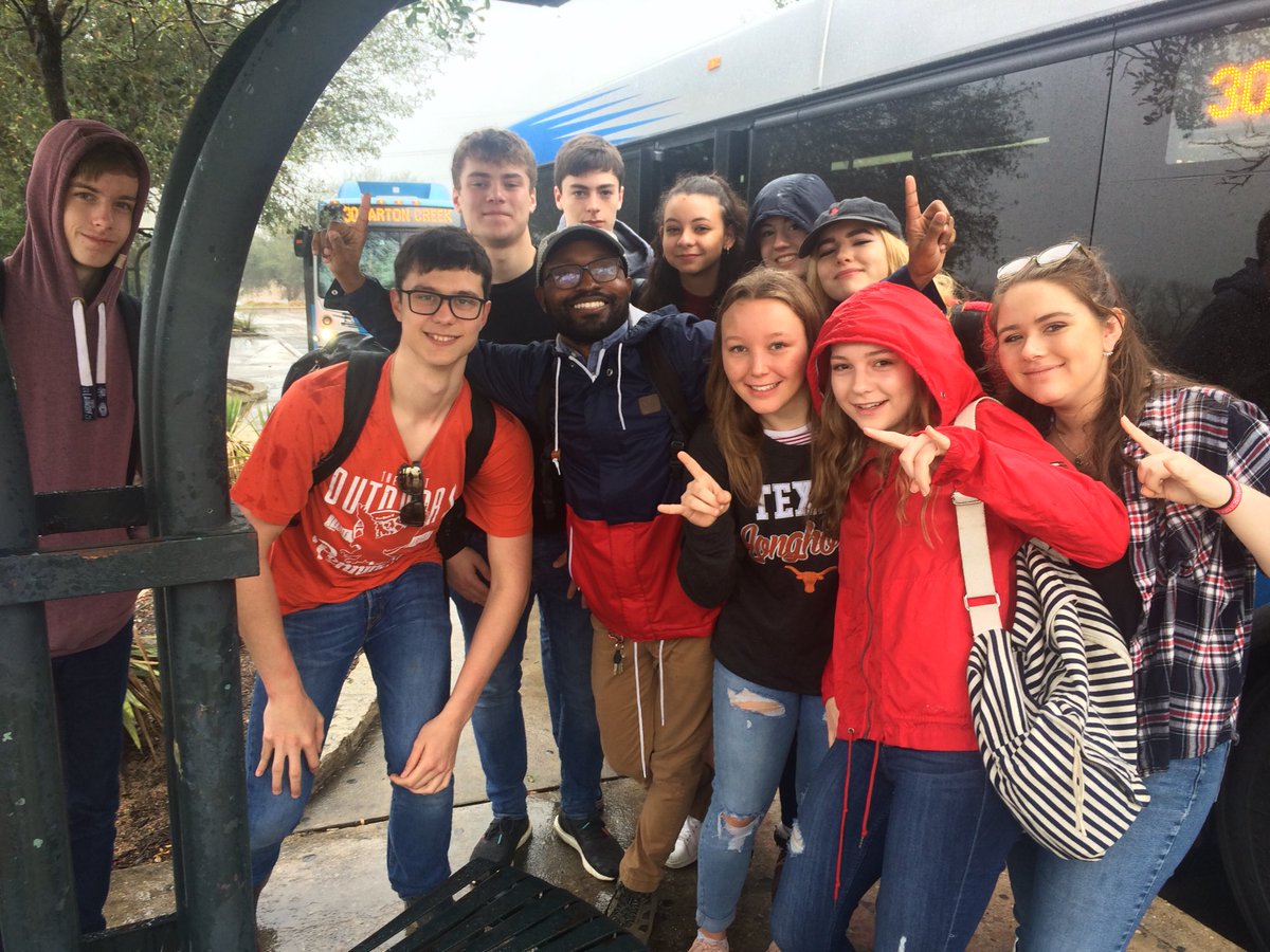 bustheglobe's tweet photo. Holy guacamole! I met a flock of 17 year olds on route 30 today! They’re in town for a science conference. #adventureunfolds #busadventures #bustheglobe #newslang #peng #AustinTX #atx #MasterMind #geniushour https://t.co/MZpshFP3kK