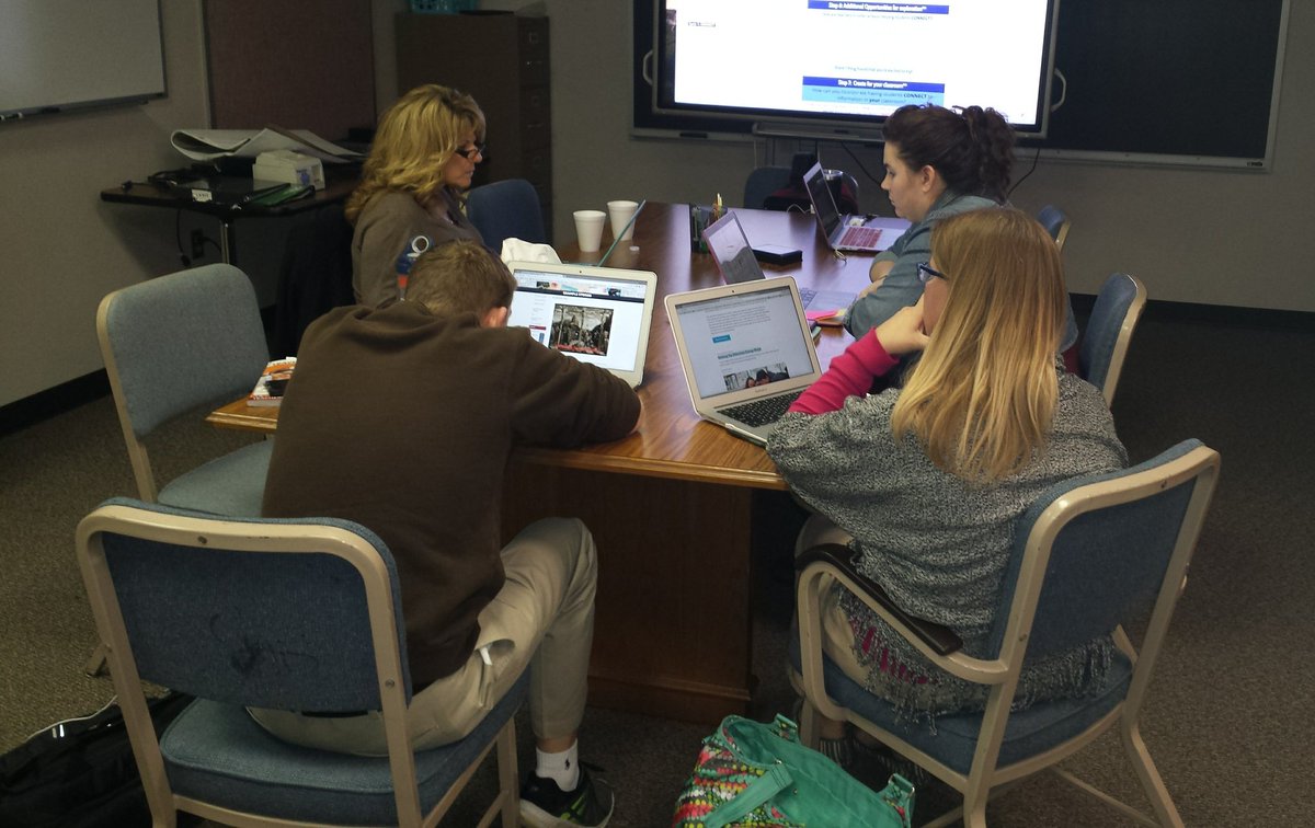 Second cohort group diving into getting students to #think critically from @ElwoodElem &amp; <a href="/EIwood_Intermed/">Elwood Intermediate</a> #weareelwood #wearefivestar