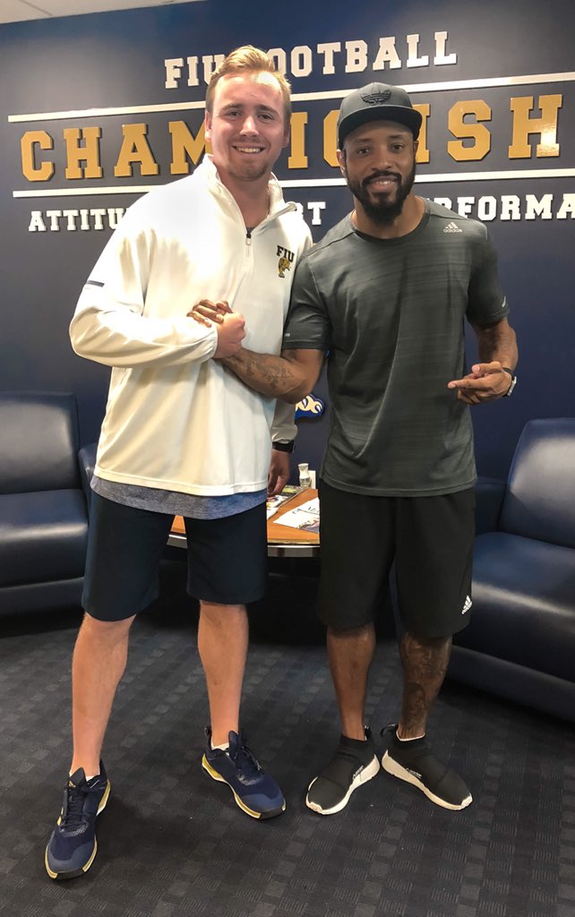 CoachDrewDavis's tweet photo. Great to have South FL legend and Redskins Great @EIGHTTODANINE stop by the stadium today. #ButchBoy #BigTimePlayersMakeBigTimePlays #SlowFeetDontEat https://t.co/7nFJ3ruOv6