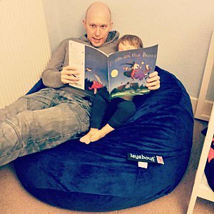 ColtonAndKolta's tweet image. Set up a special reading space at home – for example, a chair, lounge or beanbag that’s big and comfortable enough for you and baby, with a box of books or bookshelf nearby. #readingspaces #readingtips