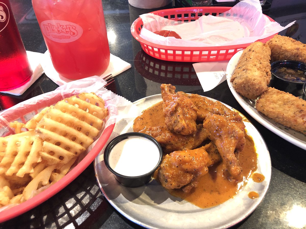 helica_ann's tweet photo. What’s not to love about @Pluckers ????? https://t.co/Q0LfW12YqF