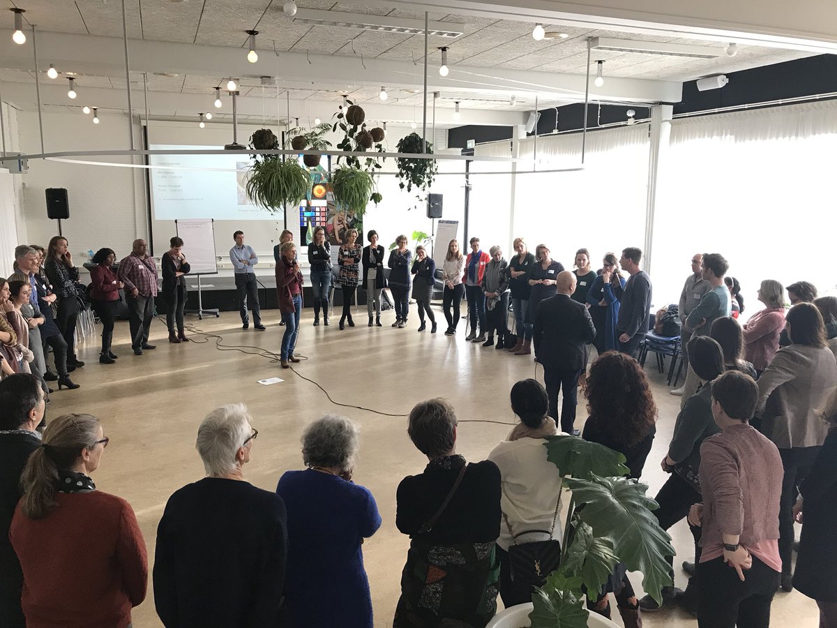 Anne_Maljers's tweet photo. Hoe kunnen vrijwilligers kinderen in gezinnen met problemen ondersteunen? @OranjeFonds start een programma over dit belangrijke thema. Vandaag in Zwolle de laatste Informatiebijeenkomst, met als afsluiting een stap-in-de-kring-ontmoeting. Meer weten? https://t.co/ohr4U26vUW https://t.co/rvZFyxNU8N