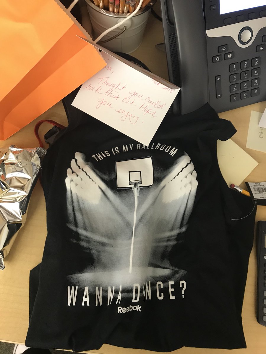 Thank you to the unknown person who gave me this sweet gift in my mailbox this morning. Made my day! Wish I knew who gave it to me.