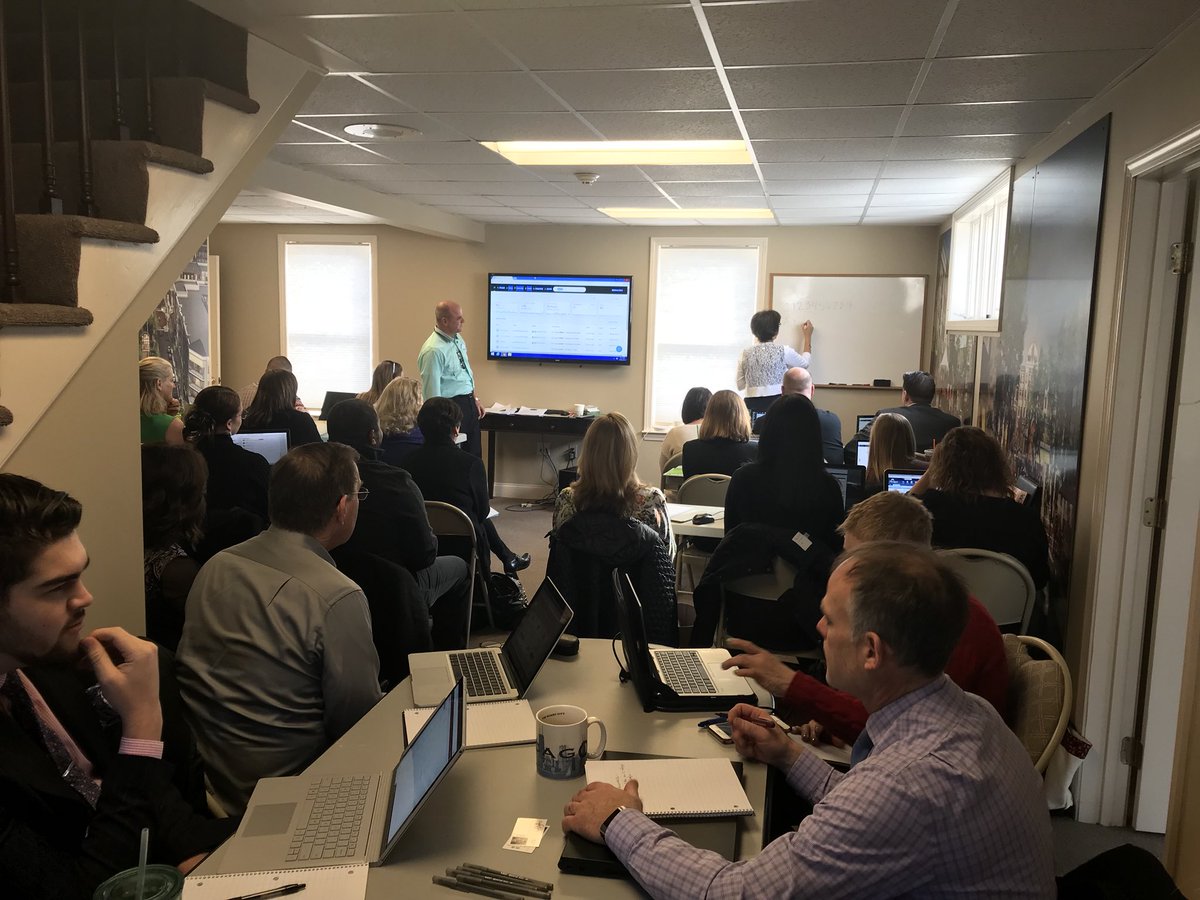 OlivaresTeam's tweet photo. #fasttrack at #cocoearly awesome group of #realtors brainstorming. #mindset is the 🔑 to success! @CEAHaverhill @CocoEarlyRE @dolivares1 https://t.co/eFWIvoLXDW