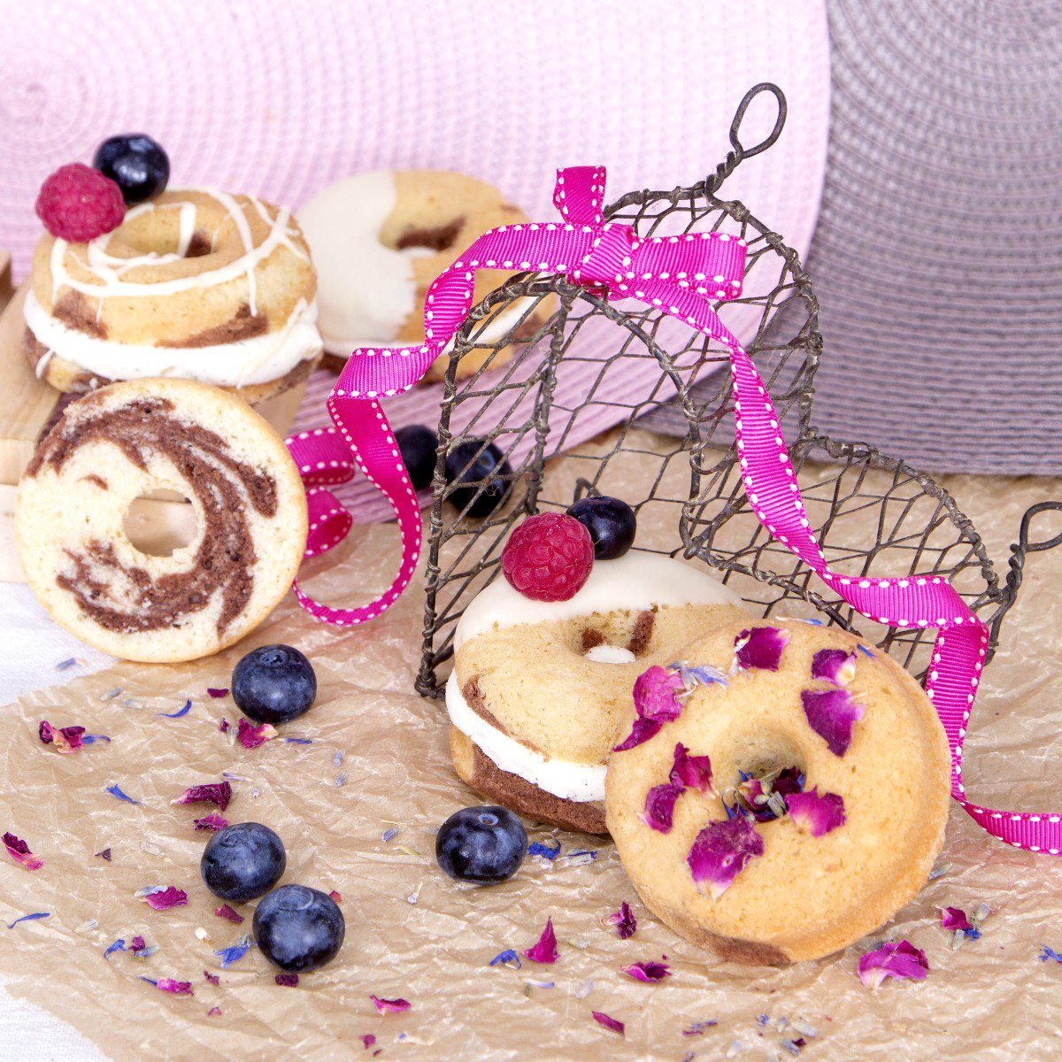 Greiner1794's tweet photo. Lust, etwas Neues zu entdecken? 👀  Dann schau bei uns im Laden oder auf Backwelt24 vorbei und entdecke die  neue "we love baking" -Serie, trendige Back-Neuheiten und praktische  Helfer für deine Backideen! 🍰  ➡️ https://t.co/GW4OprQYQU 

#backen #backenistliebe https://t.co/jekh3htSPz