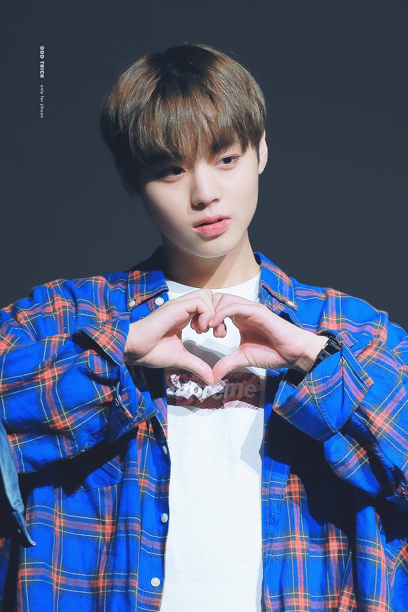 oddtrick_jh's tweet photo. 170903 사랑둥이 누구지요 ~ ?
저요 ! 저요 ! 🤚🏻🤚🏻
#박지훈 #지훈 #워너원
https://t.co/gDkPoIxfgz
https://t.co/X8usF1CCQ8 
https://t.co/XmEZSx9tNx
https://t.co/PgkNELtCB3 https://t.co/VPV5AJbwMY