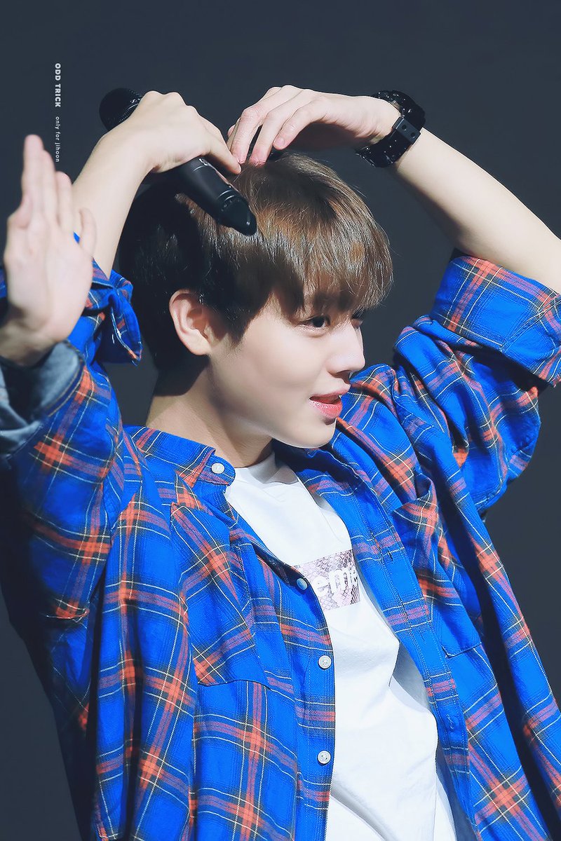 oddtrick_jh's tweet photo. 170903 사랑둥이 누구지요 ~ ?
저요 ! 저요 ! 🤚🏻🤚🏻
#박지훈 #지훈 #워너원
https://t.co/gDkPoIxfgz
https://t.co/X8usF1CCQ8 
https://t.co/XmEZSx9tNx
https://t.co/PgkNELtCB3 https://t.co/VPV5AJbwMY