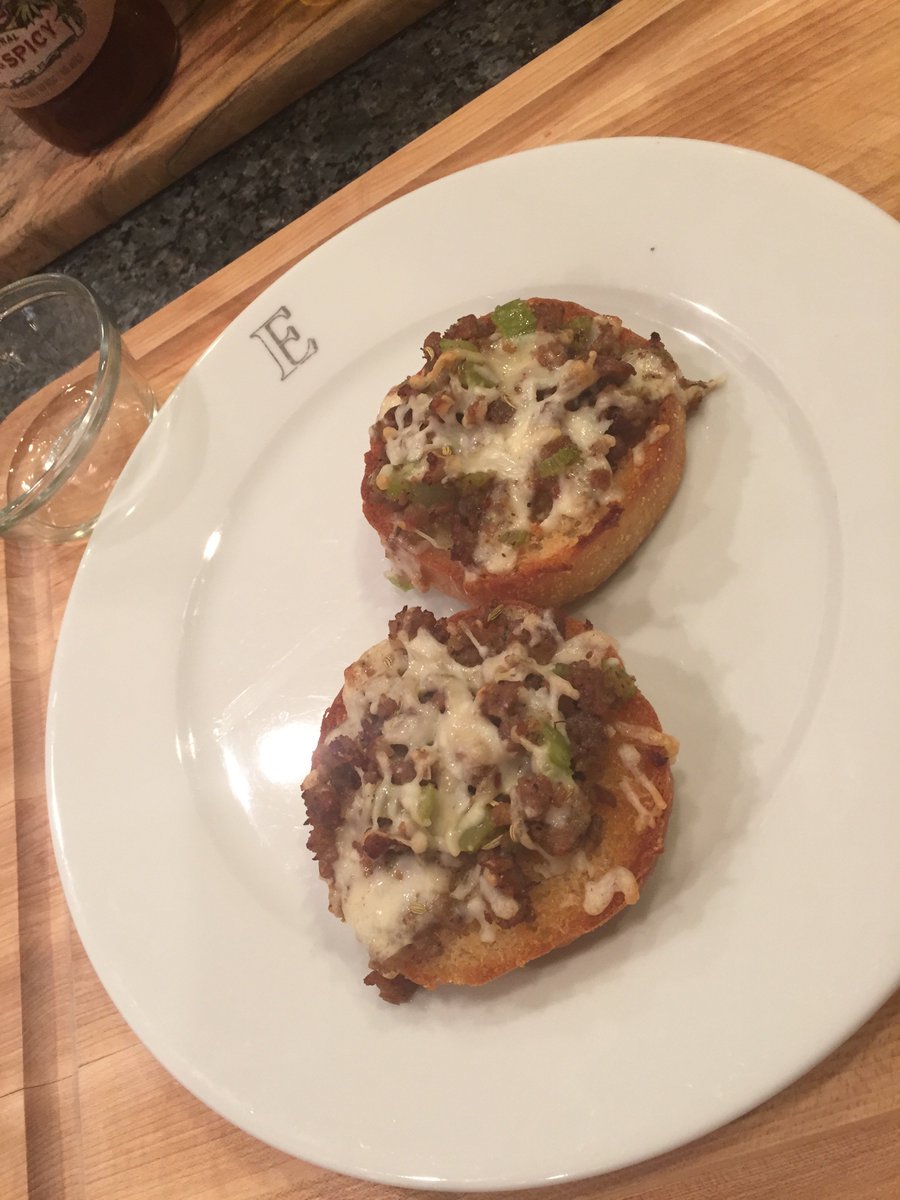 JunarioS's tweet photo. @LidiaBastianich #crostini #sausage and #celery #MondayMotivation #monday #TuesdayThoughts #RecipeOfTheDay #NationalDrinkWineDay #donewithdieting #LegendsOfTomorrow #Flyers https://t.co/KXCJX4qGSB