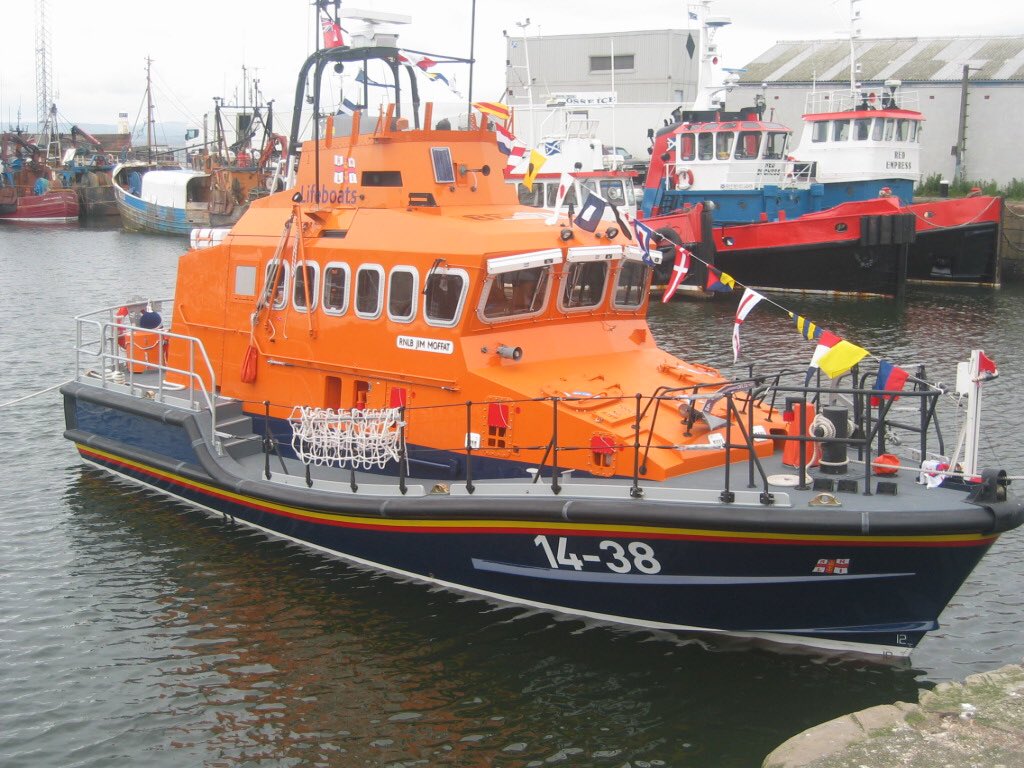 #SPHECC18 Fantastic presentation of @EMRSscotland secondary island critical care retrieval by @trjparke &amp; <a href="/dpercival8/">David Percival</a>
1 helicopter, 2 ambulances, 1 response car &amp; 2 lifeboats.