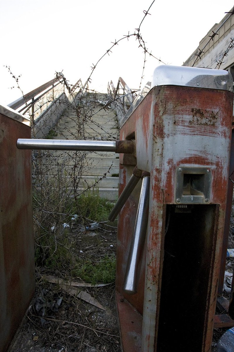 Specautomatics's tweet image. Рубрика: Инженерные устройства — Турникеты 
Локация: Кипр
--

На фото изображены турникеты американского производителя PEREY TURNSTILES, которые использовались в инфраструктуре Международного аэропорта Никосия. 

--
#турникет #перей #аэропорт #никосия 
#turnstile #perey