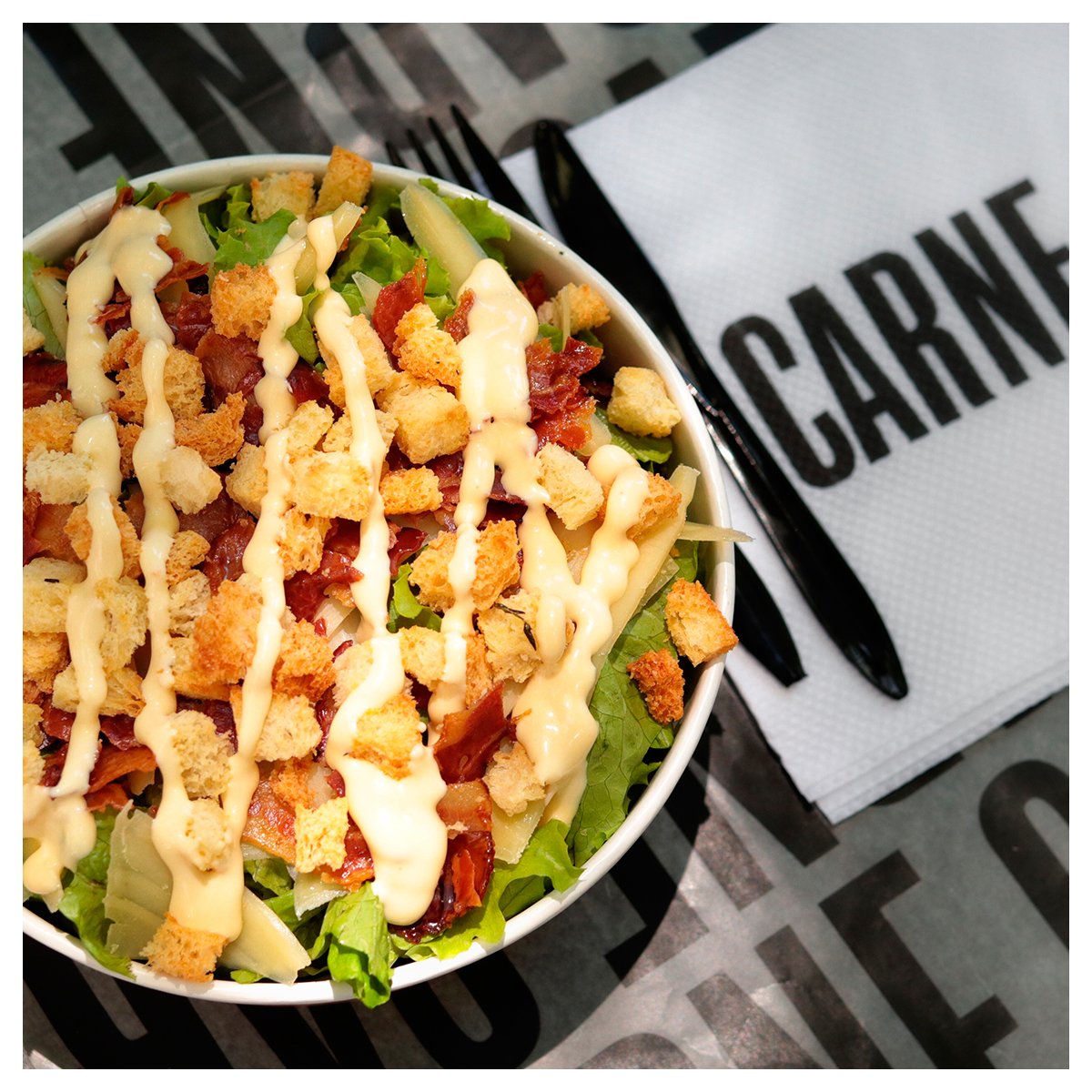 somos_CARNE's tweet photo. Sí vives de ensalada. Sobre todo, si es la #EnsaladaCaesar de CARNE. https://t.co/er2gnwWne2