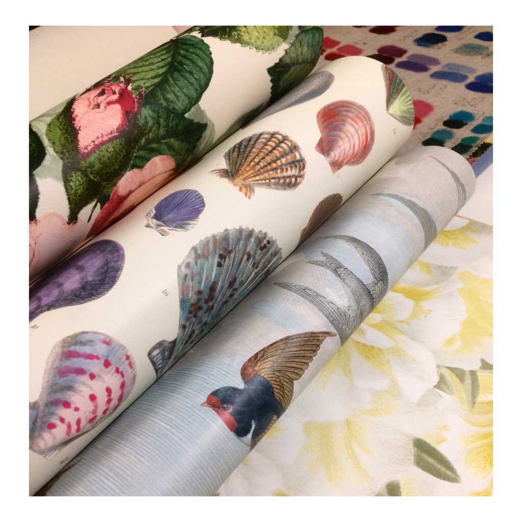 K I E K J E van de behangcollectie van John Derian voor <a href="/designersguild/">Designers Guild</a> Misschien is de volledige collectie iets klassieker dan je van ons gewend bent, maar er zitten me toch gave dessins tussen! De boeken zijn onderweg! #interior #inspiration #dressyourwalls #behang #Leiden
