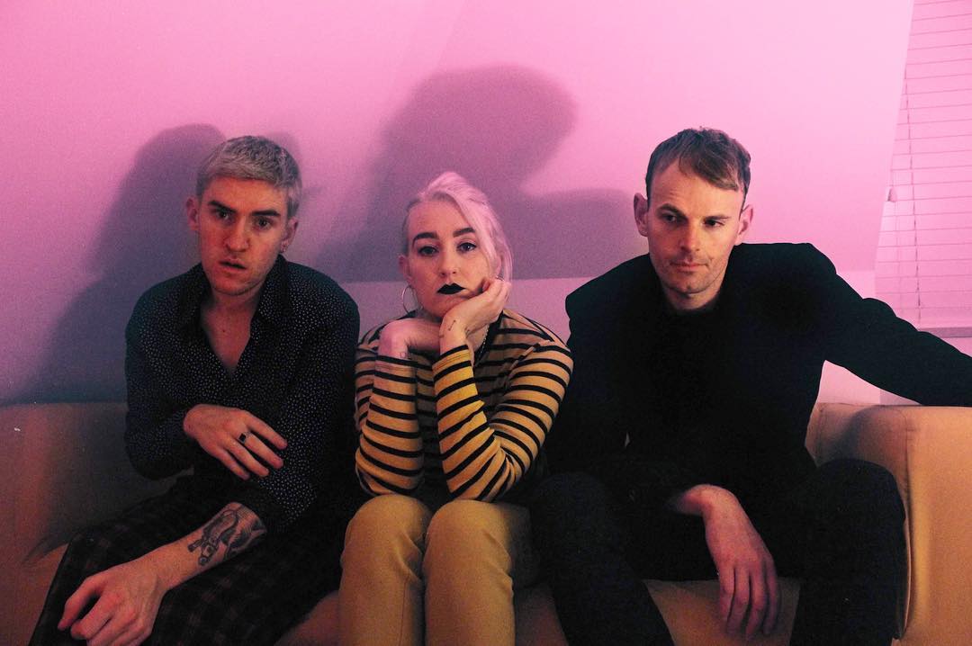 open.spotify.com/artist/5gqwamZ…

Follow us on spotify- Dumb Lovers