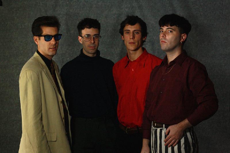 QueMeInviten's tweet photo. #Indie @musicazul te invita al concierto de @girandoporsalas con @ElUltimoVecino el 1/Mar en el @OctubreCCC de #Valencia. Participa desde la APP en https://t.co/qI8H0n0XDQ https://t.co/MpP0QFfFjm