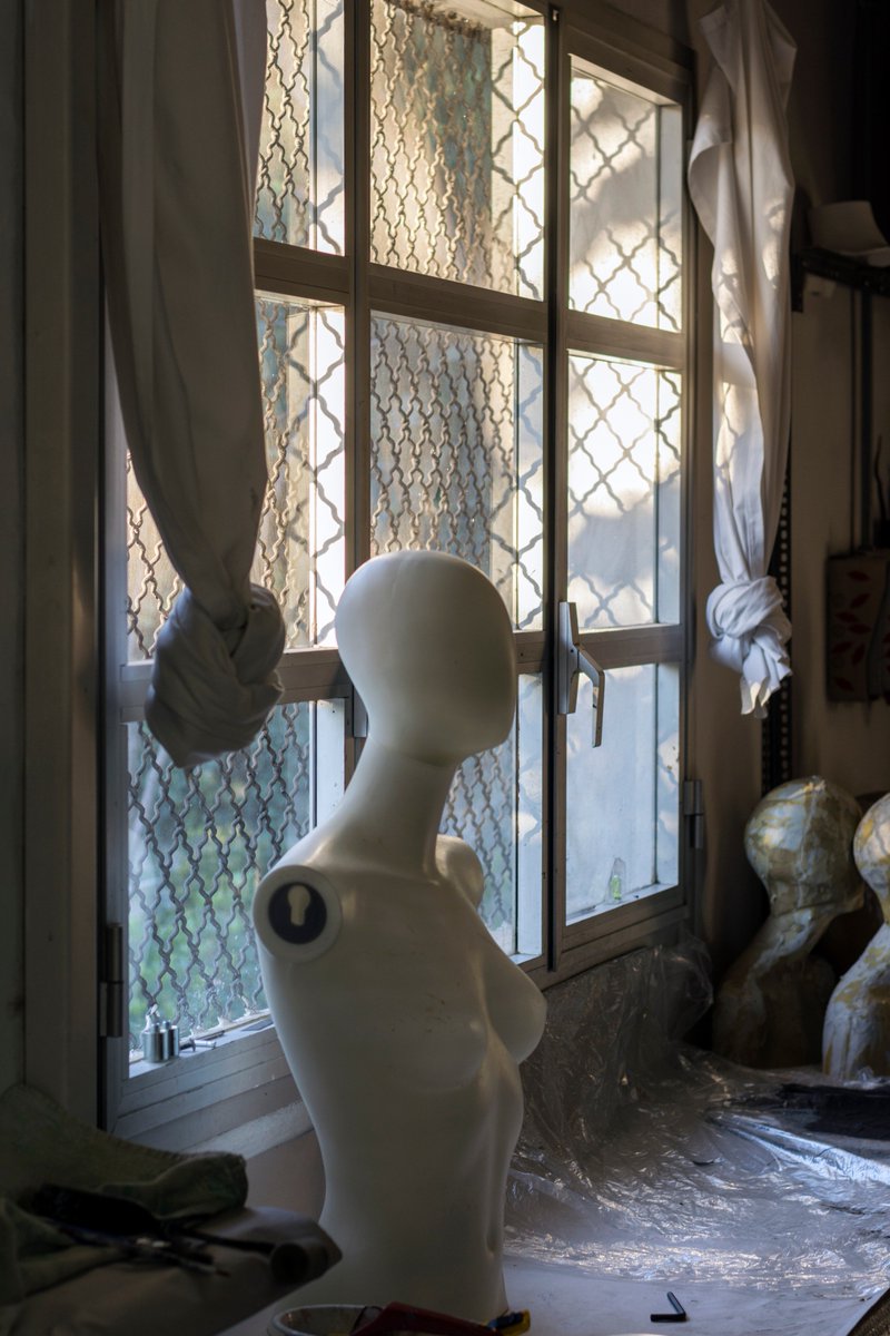 Un uomo che lavora con le sue mani è un #operaio, un uomo che lavora con le sue mani e il suo cervello è un #artigiano, un uomo che lavora con le sue mani, il suo cervello e il suo cuore è un #artista

#ParloDi Artigianalità
#ParloDi Arte