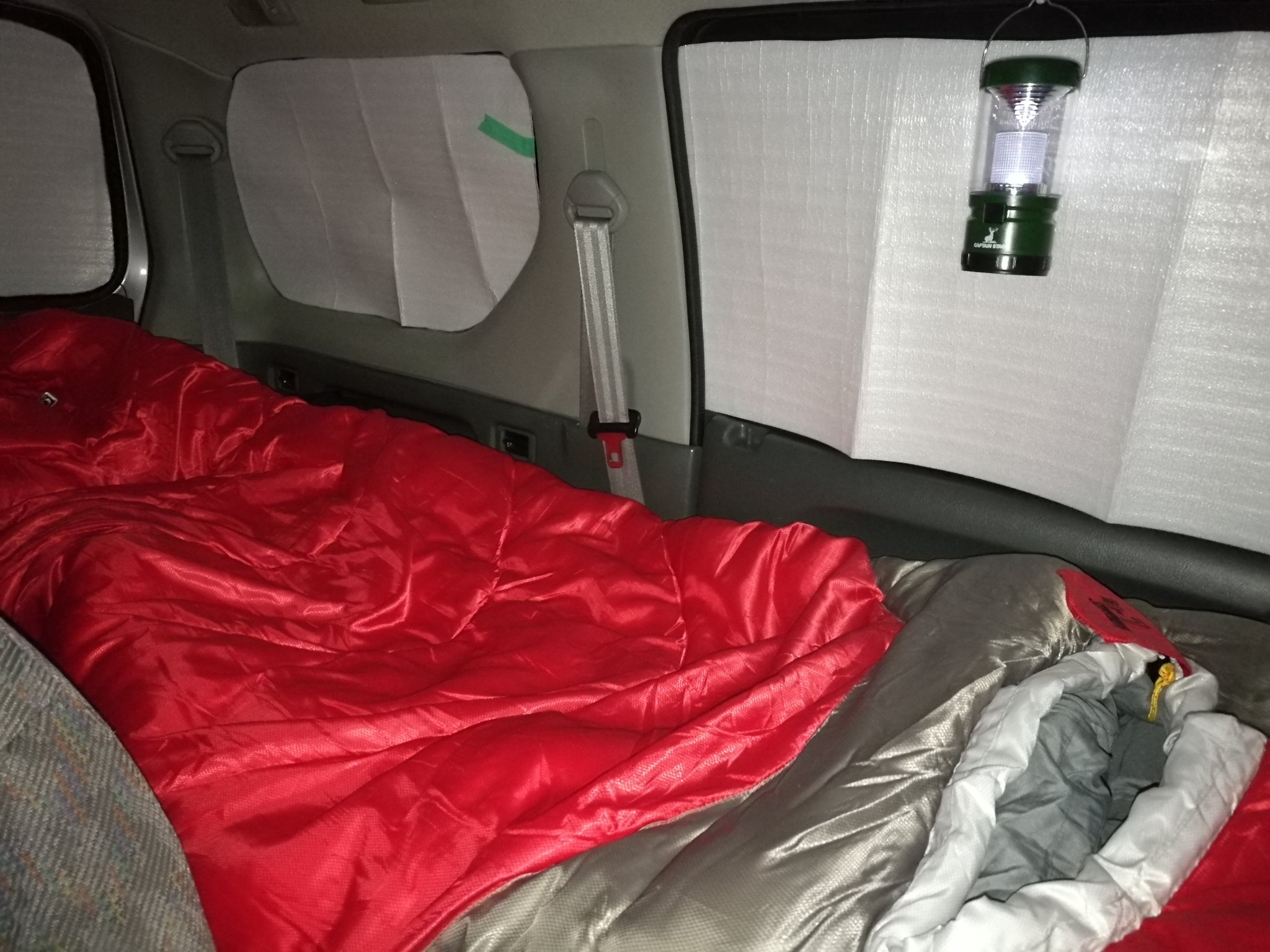 טוויטר と ま 林鉄探索者 בטוויטר ゆるキャンでもへやキャンでもなく 軽キャン 軽自動車キャンプ つまり車中泊 ジムニーだけど足伸ばして寝れる シュラフはコールマンの冬用シュラフ 化繊 1 5諭吉くらい 冬の乗鞍高原や白川郷でも平気な凄いやつ 目張りは