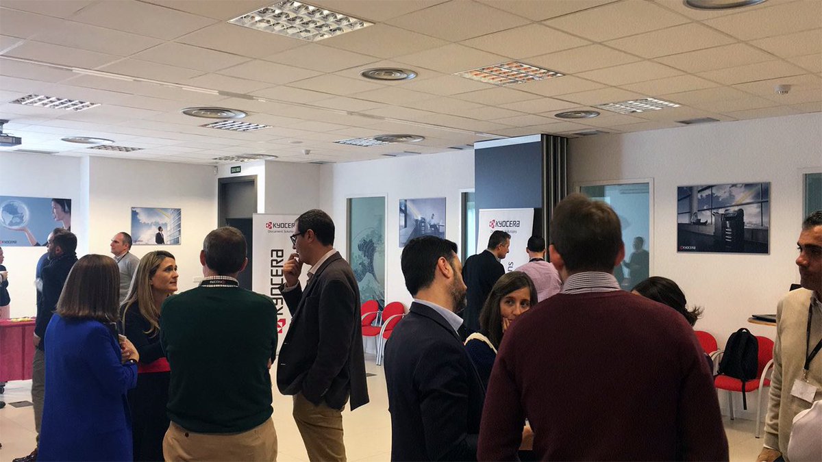 KYOCERA_DS_ES's tweet photo. Tras finalizar la jornada de formación comercial y #marketing con las startups finalistas de #SolpheoHub, llega el momento de disfrutar de un ágape y compartir opiniones. https://t.co/Kz8tMHKiZE