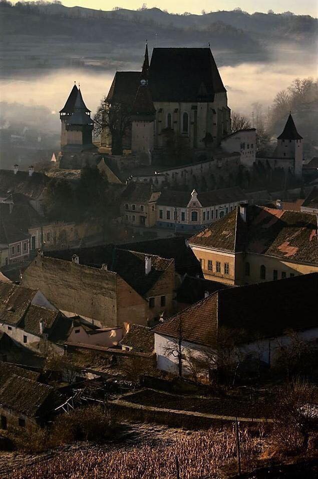 RomaniaAziNet's tweet photo. Biertan, Sibiu
#romaniaazi #romania #calatorie #sibiu #peisaj https://t.co/D2BDPCVK0f