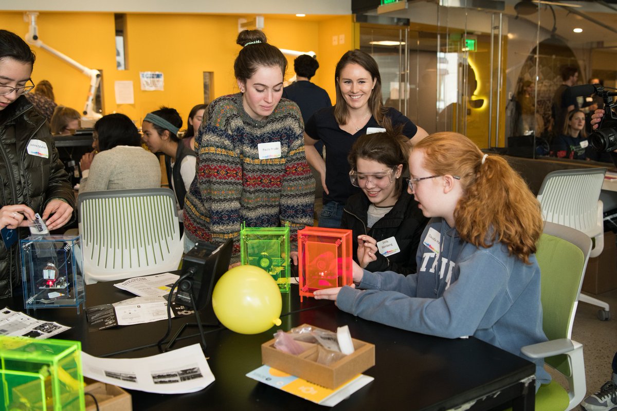 GirlsWhoBuild's tweet photo. Photos are up from our Music Tech workshop! Girls soldered their own amp boards, built a lasercut speaker case, and programmed a synthesizer guitar. We also had female engineers from MIT and Bose come speak about their careers. https://t.co/sNfTqRAyRk https://t.co/TwnUYGLAVP