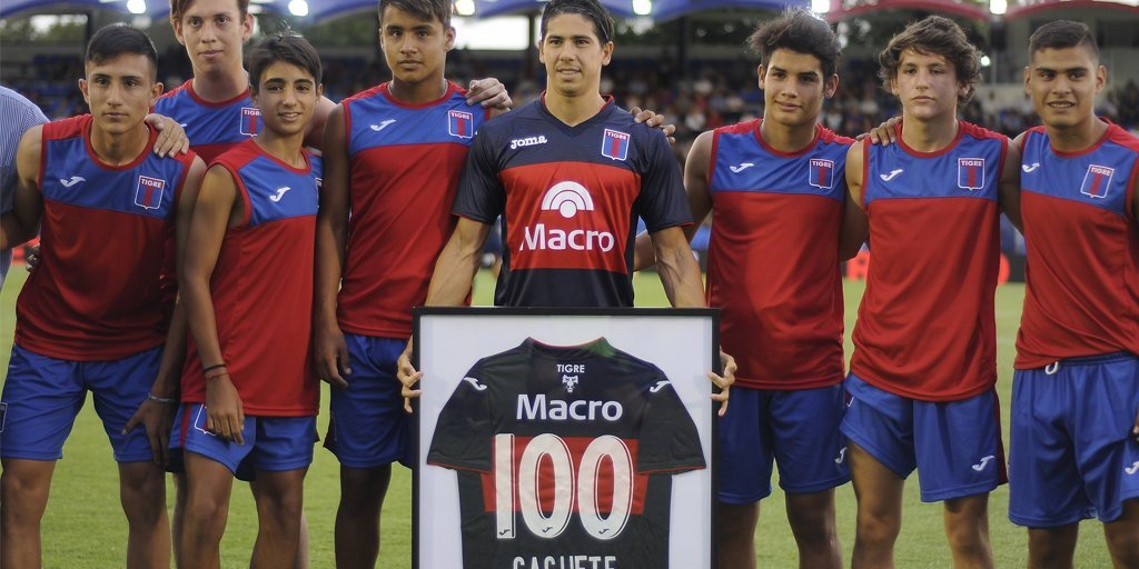 DiarioOle's tweet photo. #CacheteMorales llegó al centenar de partidos con la camiseta de #Tigre ➡️ https://t.co/hg8WpBw61e https://t.co/Idcje7HI0B