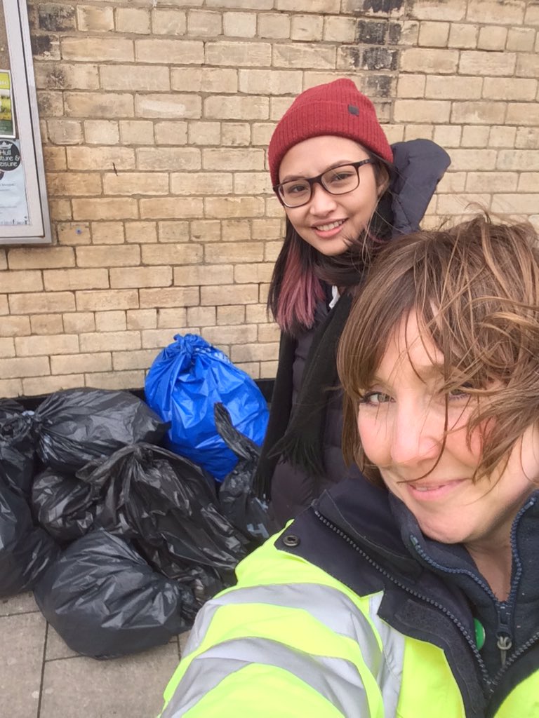 Community litter pick for the #greatbritishspringclean with <a href="/HullSTARS/">HullSTARS - HUU</a> <a href="/Hullccnews/">Hull City Council</a> <a href="/Hullstudent/">HullStudentOversight</a> thanks everyone <a href="/KeepBritainTidy/">Keep Britain Tidy</a>