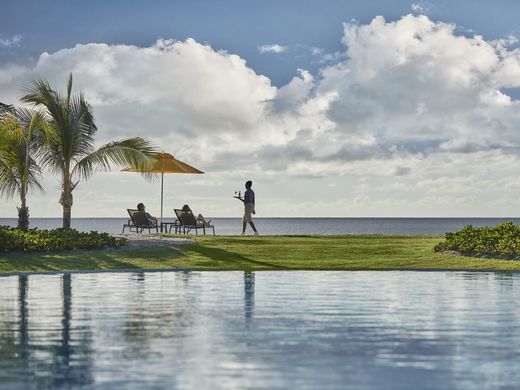FSNevis's tweet image. When @usatodaytravel names not one, not two, but three of your pools as the "Best in the Caribbean." Read their take on our trio of pedigree pools! #FSNevis #CoolPools usatoday.com/story/travel/e…