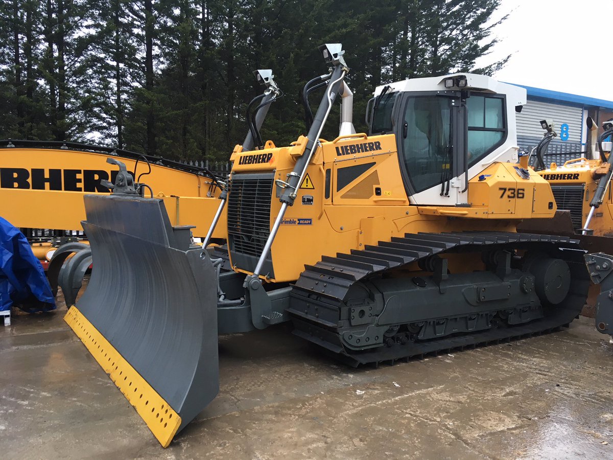 Liebherr_GB's tweet photo. This beast arrives next week! #Liebherr #PR736 LGP with 6 way blade &amp; GPS ready. It’s big on power, super precise and high on comfort. Get it on self-drive hire for the ‘18 muck shifting season. For details  gareth.blythin@liebherr.com https://t.co/PM2dUfLLgC