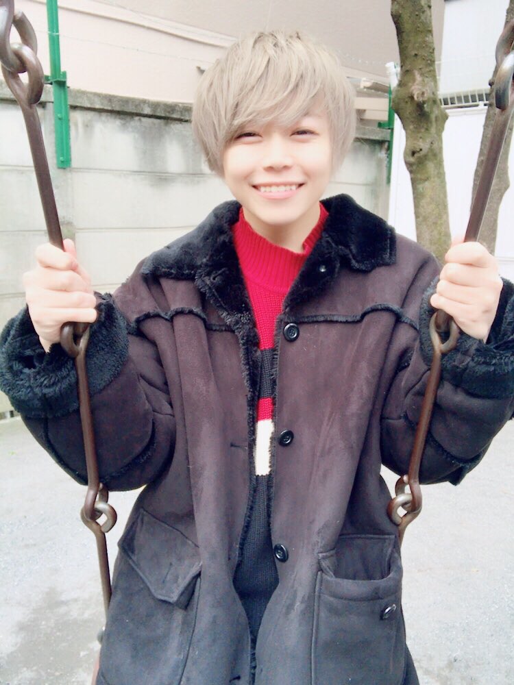 rikunohonmono's tweet photo. 誕生日おめでとう自分🎉

23歳も笑顔が絶えない年にしたい！
とりあえずパンツないので洗濯やります… https://t.co/Mjbv0gLZbW