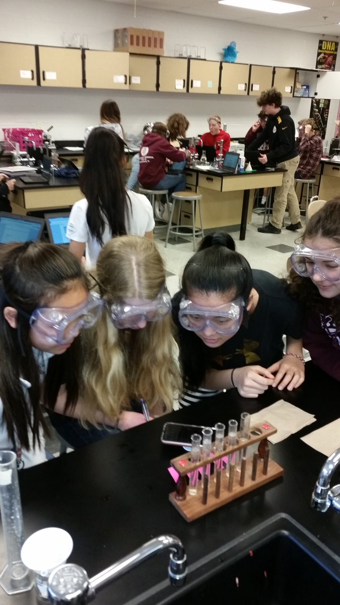 MPetrilloMMS's tweet photo. Students test how the concentration of hydrochloric acid affects the reaction rate with magnesium #masdproud https://t.co/kcVawvuU9G