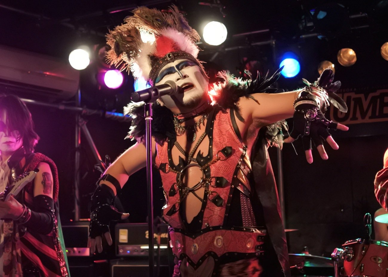 Twitter पर S Cyah Krov Za Krov 静岡駿河区総世紀末計画 亜魅太ii Washy閣下とゼニガタ長官 呪いのシャナナナ 踊ってます ゼニガタさんは 曲の途中からダンサーなのでギター弾いてません 4枚目の表情が呪われてそうなんですけどw Twitter पर S Cyah Krov Za Krov 静岡駿河区総世紀末計画 亜魅太ii Washy閣下とゼニガタ長官 呪いのシャナナナ 踊ってます ゼニガタさんは 曲の途中からダンサーなのでギター弾いてません 4枚目の表情が呪われてそうなんですけどw
