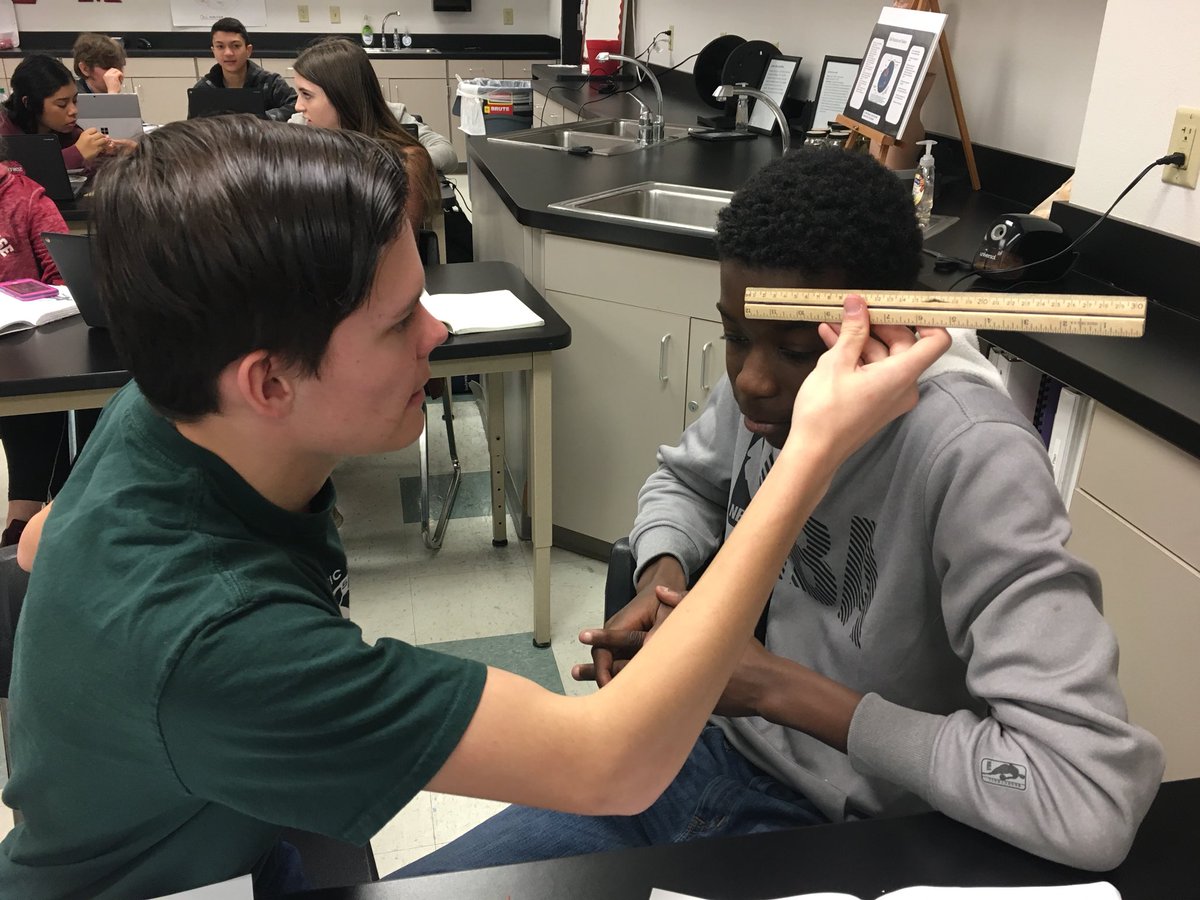 Goodwin_KHS's tweet photo. Exploring body systems in #STEMbio today #STEMrocks https://t.co/C9gTK0EXfs