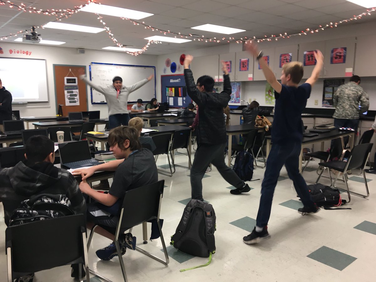 Goodwin_KHS's tweet photo. Exploring body systems in #STEMbio today #STEMrocks https://t.co/C9gTK0EXfs