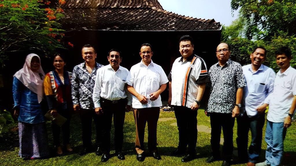 Ketahuan! Anies Pernah Foto Bareng Pengusaha HIburan Alexis. Ternyata...! dlvr.it/QH63gp