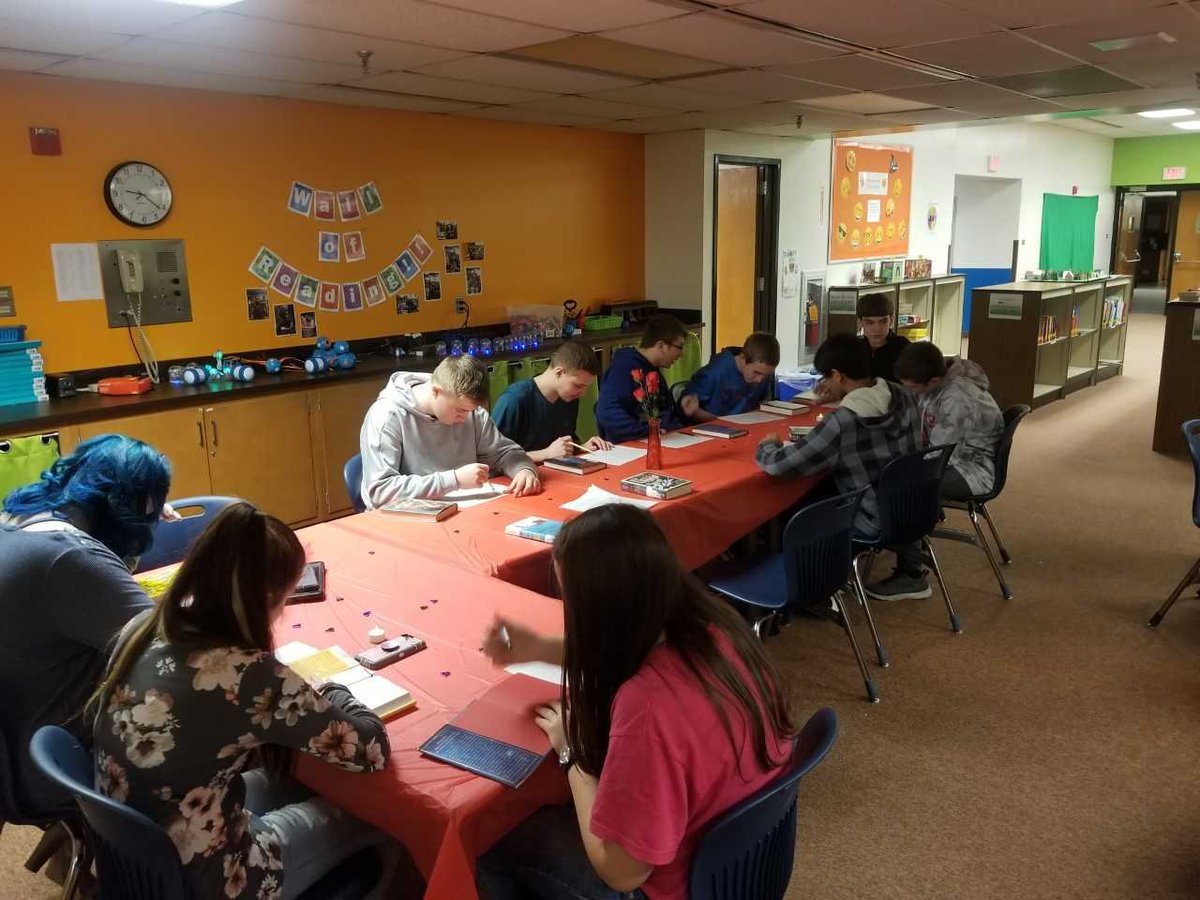bergawil2's tweet photo. Kids speed date a book.  Great way to look for a great book and see new titles in a short amount of time. Kids are already requesting multiple titles.  I'll do what it takes to improve literacy @SpMSWCPS @avidwcpsmd @wcpsmd https://t.co/E6eynsEr3S