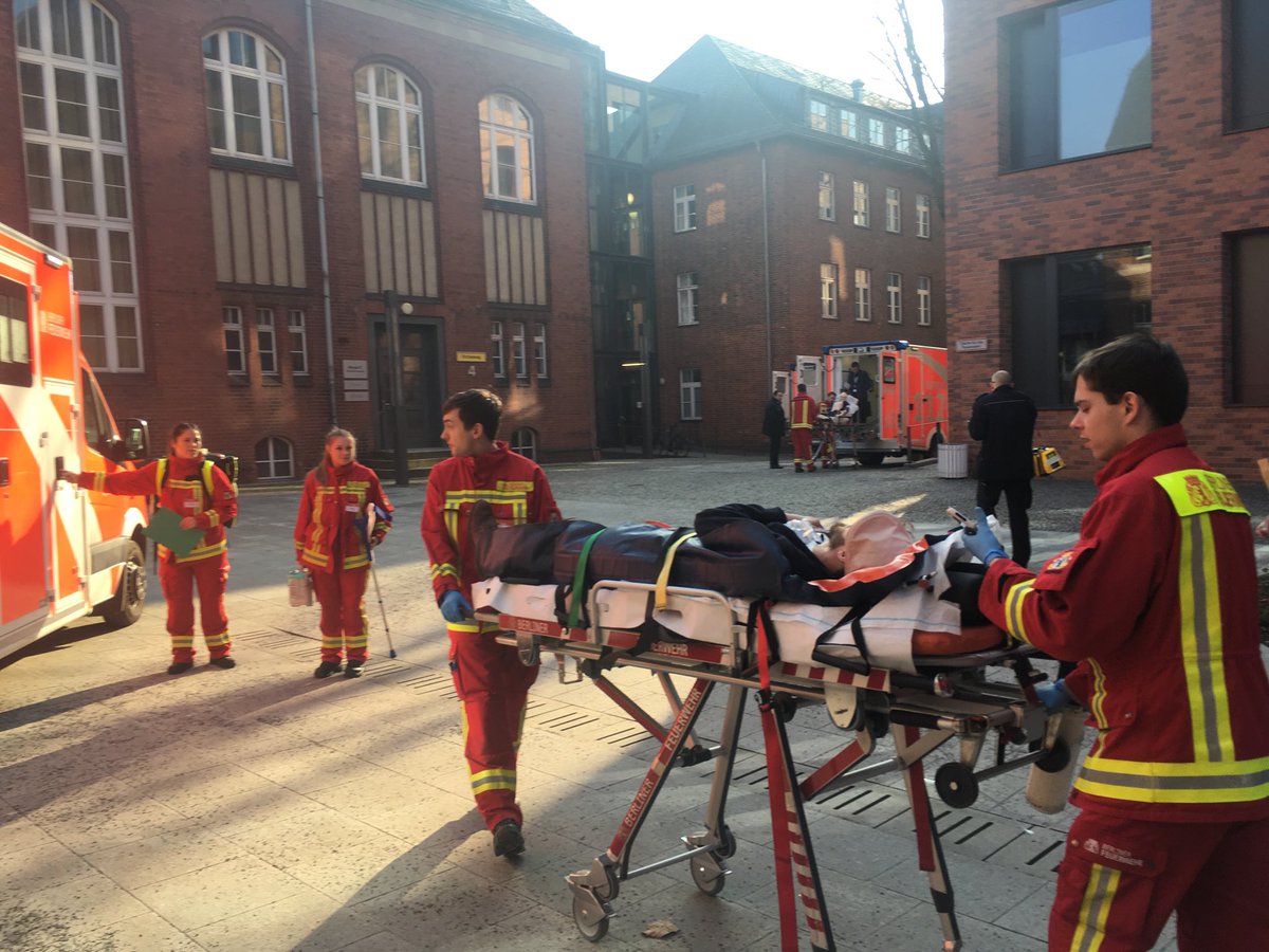 xaqu1n's tweet photo. Real Life #Simulation
3 prehospital cases on their way to #ER #inprosim #Charite #Berlin https://t.co/MikTh3wIAU
