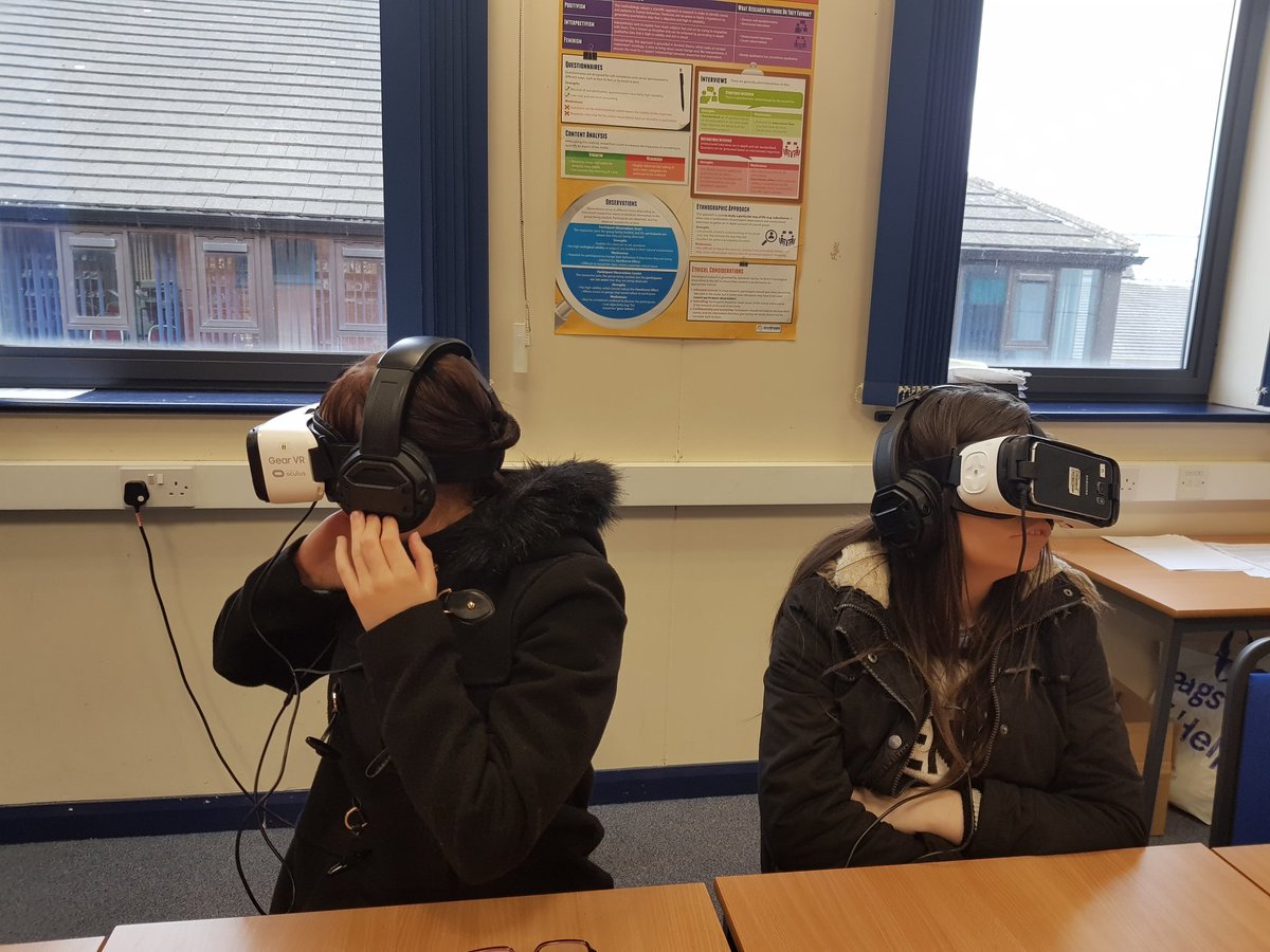 W6FCFoundation's tweet photo. Road Safety Awareness session with @HumbersideFire this afternoon. Students experiencing a virtual reality crash
#wilberforcesfc https://t.co/5xP6MittCT