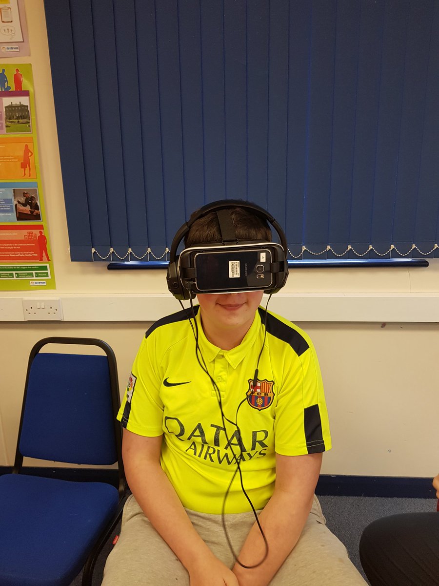 W6FCFoundation's tweet photo. Road Safety Awareness session with @HumbersideFire this afternoon. Students experiencing a virtual reality crash
#wilberforcesfc https://t.co/5xP6MittCT
